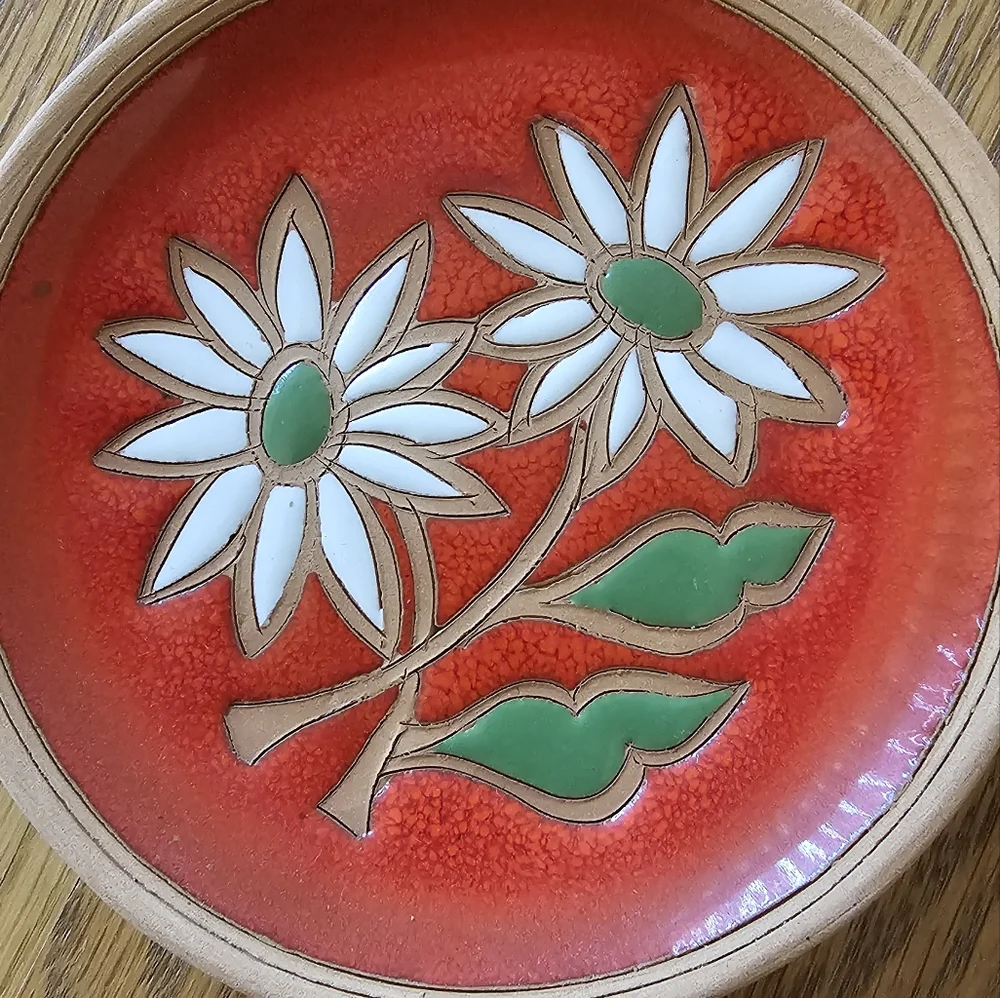 Red Floral Ceramic Plate - Picture 3 of 5